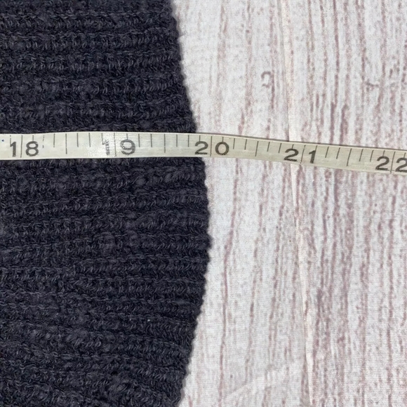 Hollister. Crop Knit Sweater w/ Lace Shoulders. Black. Small - Picture 9 of 10